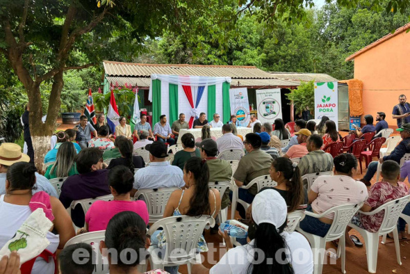 Sesenta y tres nuevas viviendas sociales fueron inauguradas por el gobernador de Amambay abogado Juan Silvino Acosta Benítez en la colonia Santa Clara, distrito de Cerro Corá. (Foto: Dirección de Comunicaciones de la Gobernación de Amambay).