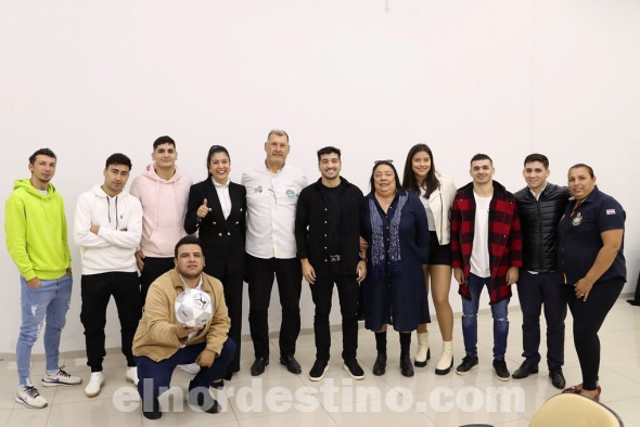 En el Mondial Footvolley Francia 2024 compiten los dieciséis mejores equipos del mundo, divididos en cuatro grupos designados por sorteo durante la ceremonia inaugural. La competencia se realizará entre los días Jueves 25 y el domingo 28 de Julio de este año. (Foto: Facebook de Larissa Winckler).