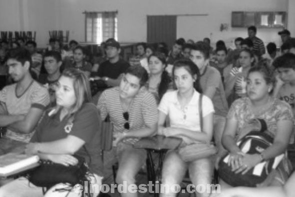 Alrededor de cuatrocientos universitarios participan de talleres relacionados a Salud