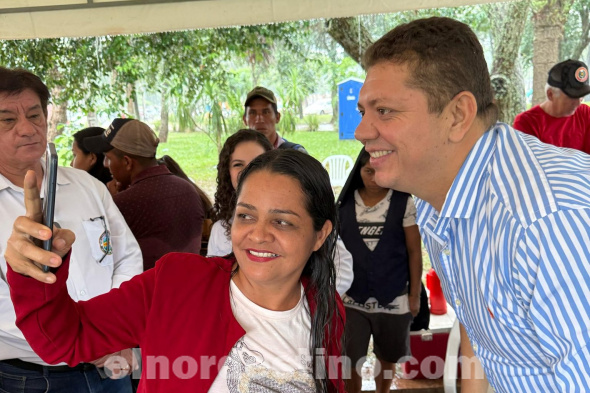 A pesar del rigor del clima, cientos de amambayenses  acuden a la primera audiencia pública con el gobernador Juancho Acosta