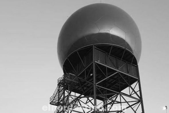 Los radares de la Fuerza Aérea Brasileira en el estado de MS están montados sobre una base de metal y tienen una forma ovalada. El equipo es parte de una nueva generación de radares primarios de largo alcance fabricados en Brasil. (Foto: Lécio Aguilera).