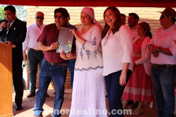 Para completar los servicios hacia la comunidad de Karapaí en este Día de Gobierno organizado por la Oficina Parlamentaria del diputado Juan Silvino “Juancho” Acosta, una gran cantidad de entidades públicas se hicieron presentes. (Foto: Gentileza).