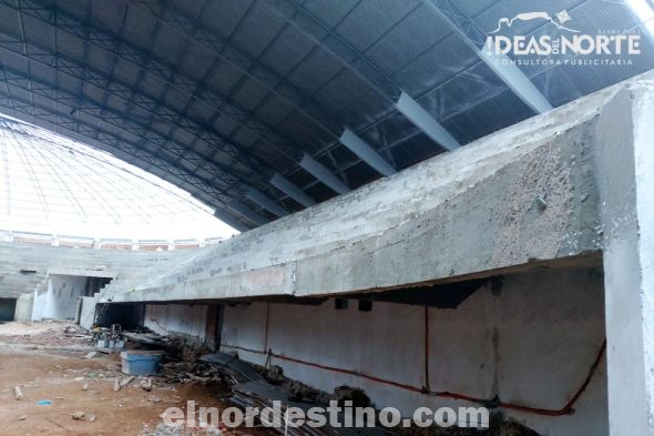 A pesar de la pandemia del Covid19 y las tormentas propias de la estación del año, continúan los trabajos de ampliación y reforma del Estadio Municipal de Pedro Juan Caballero. El contratista Aponte Latorre S.A. tiene el compromiso de entregar la obra terminada el 31 de Enero. (Foto: Diego Lozano para Ideas del Norte Consultora Publicitaria). 