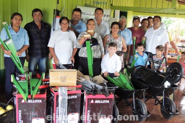 La administración del Gobernador Ricardo Sánchez Peña proporcionó herramientas a pequeños productores de dos colonias del Departamento