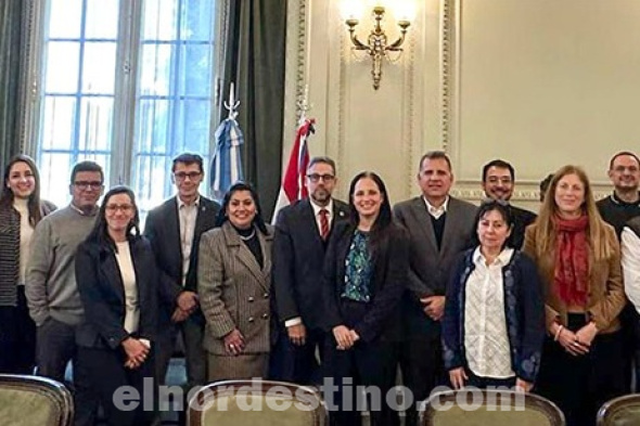Paraguay y Argentina convinieron profundizar los estudios existentes considerando la posible ubicación de centros de control fronterizo, proyección de tránsito de carga y pasajeros, modelaciones hidráulicas y de navegación. (Foto: Ministerio de Relaciones Exteriores).