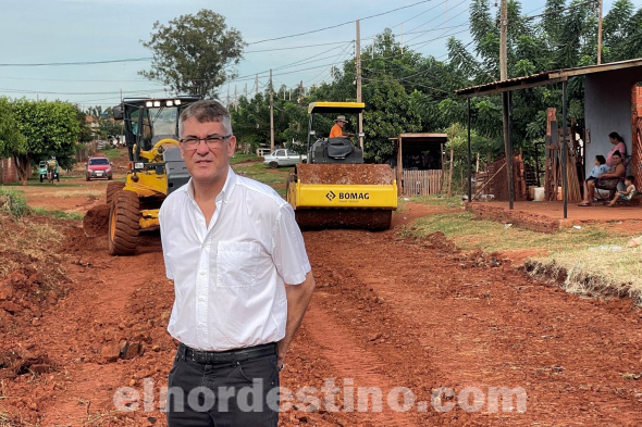 Intendente Ronald Acevedo visitó diversos barrios de la ciudad Pedro Juan Caballero que están recibiendo mejoras en sus calles