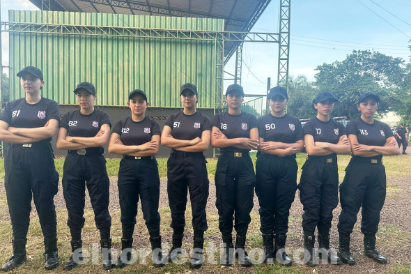 Del 2° Curso de Capacitación en Antidisturbios y Agentes Químicos egresaron ciento veintitrés agentes, distribuidos de la siguiente manera: tres oficiales subalternos, ocho suboficiales mujeres y ciento doce suboficiales varones. (Foto: Dirección de Policía).