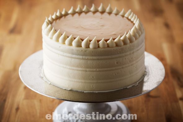 Con esta receta casera de crema pastelera fácil y rápida podrás elaborar cientos de postres deliciosos sin temor a que no queden bien, como una tarta de manzana, de fresas o profiteroles. Y tan solo unos minutos, para aquellos que dispongan de poco tiempo. (Foto: Cocina Rica)