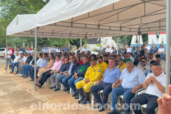 La actividad principal fue la entrega de diez ambulancias destinadas a mejorar la atención de emergencias en los seis distritos que componen Amambay: Pedro Juan Caballero, Bella Vista Norte, Capitán Bado, Zanja Pytã, Karapaí y Cerro Corá. (Foto: Dirección de Comunicaciones de la Gobernación de Amambay).