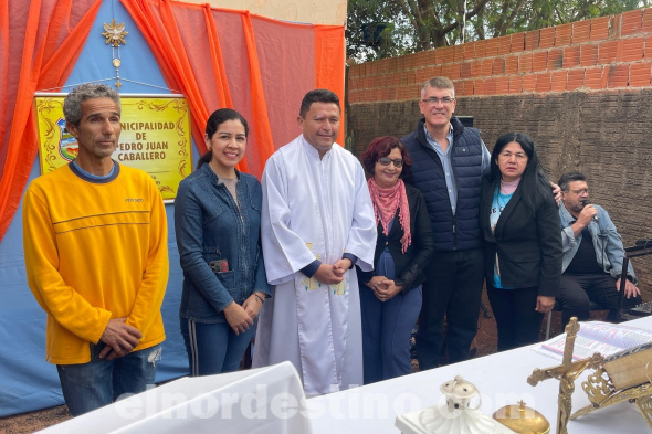 La feligresía católica celebra en cada 26 de Julio las festividades de Santa Ana y San Joaquín, y en recordación de los mismos se realiza cada año una similar actividad con los ancianos del Centro de Atención y Cuidados de la Tercera Edad Santa Ana. (Foto: Municipalidad de Pedro Juan Caballero).