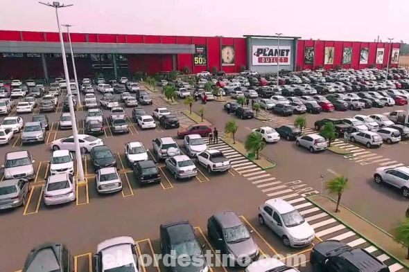 La mayor tienda de precios promocionados de la capital de Amambay, fronteriza con Ponta Porã, propone un fin de semana entero de descuentos durante la promoción “Dia das Mães”. (Flyer: Gacetilla de prensa de Planet Outlet).