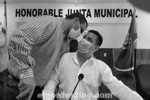 La votación proclamó como presidente a Éver Salinas (PLRA, legitimado en todo momento del conflicto por la Justicia Electoral), y como vicepresidente a Martín Deleón, PLRA, desde el momento ex integrante del grupo de los 7 concejales que pidieron la intervención de la Municipalidad de Pedro Juan Caballero, y fracasaron. (Foto: Diego Lozano).