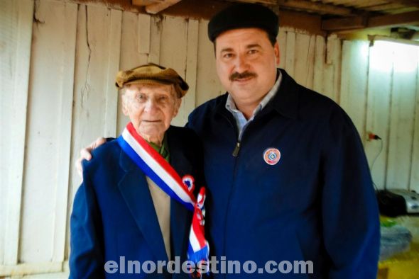 Gobernador de Amambay entrega obsequio y reconocimiento a ex combatientes de la Guerra del Chaco