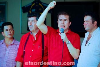 El profesor Marcial Lezcano viene acompañando los proyectos del ingeniero Castiglioni, esta vez junto al Dr. Zacarías Irún. Orlando Guadatti es el precandidato a Gobernador por ese movimiento. (Foto: Diego Lozano).