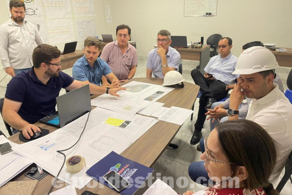 Intendente Acevedo visitó el imponente edificio de Shopping Dubai, que se encuentra en su última etapa de construcción