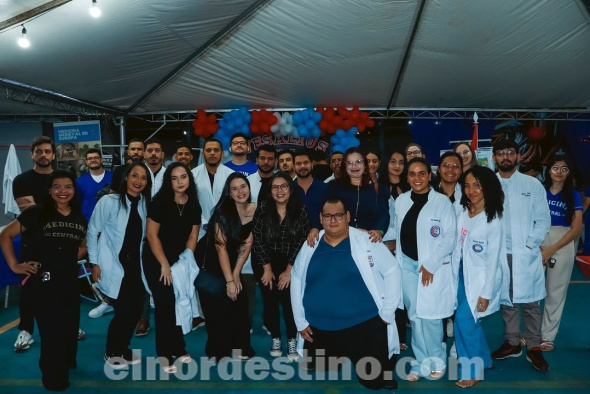 Este XI Festival de Guaraní tuvo la particularidad de fusionar las disciplinas de la cultura guaraní y la historia de la Medicina. Fue una gran fiesta que celebró la rica cultura paraguaya, con mucha danza, teatro y comidas típicas. (Foto: Asesoría de Prensa de Universidad Central del Paraguay).