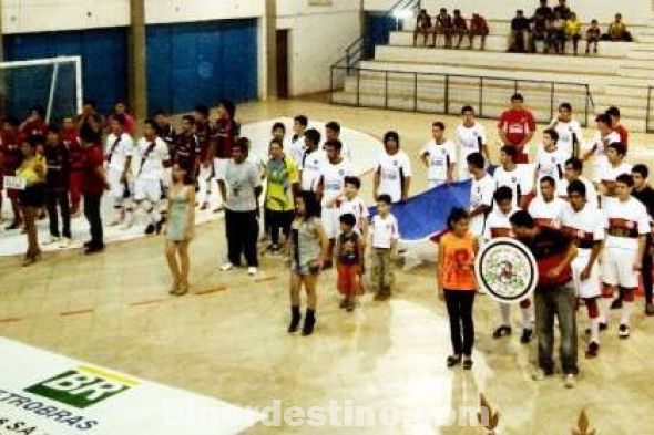 La Federación Concepcionera de Fútbol de Salón inauguró su campeonato oficial el pasado viernes en el Polideportivo