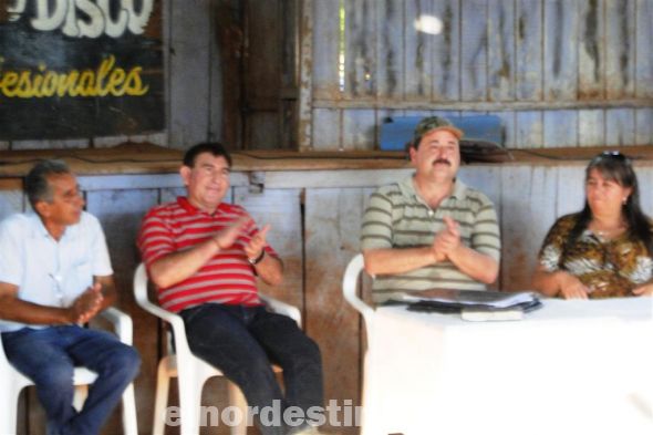 Gobernador de Amambay “Ancho” Ramírez se reúne con comisión pro agua de Zanja Pytã