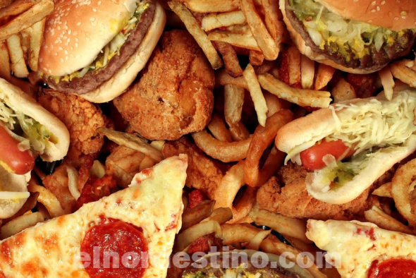 Una de las realidades más crueles en Latinoamérica y el mundo el mundo es que la industria alimenticia ha venido a afectar de gran manera la forma en que comemos y cómo estamos acostumbrados a alimentarnos. (Foto: Comida Sana).