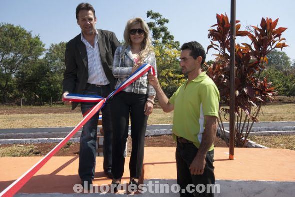 Gobernación de Amambay inaugura mejoras en escuela de la Compañía 1ro de Mayo y distribuye libros entre los alumnos