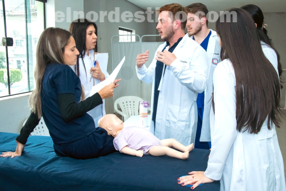 La institución de enseñanza superior en Medicina de Pedro Juan Caballero ofrece estructura de excelencia, reconocimiento internacional y curso de un valor hasta  un setenta y cinco por ciento más accesible que en Brasil. (Foto: Asesoría de Prensa de Universidad Central del Paraguay PJC).