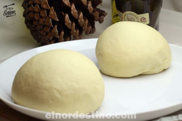 Elaborar nuestra propia receta de pizza casera fácil es un proceso mucho más sencillo de lo que creemos, solo necesitamos conocer los ingredientes para pizza necesarios y el proceso a seguir para integrarlos. (Foto: Receta Fácil).