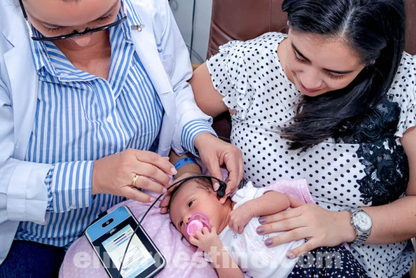 El Tamizaje Auditivo Neonatal es de vital importancia, dado que mientras más temprano se detecte una pérdida auditiva, menores consecuencias y mejor pronóstico se obtienen para el infante. (Foto: Ministerio de Salud Pública y Bienestar Social).
