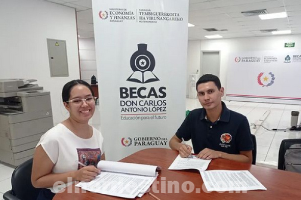A partir de este año, se pondrá en marcha un sistema unificado de becas dirigido a estudiantes que culminaron la Educación Media. Para el acceso a estas becas, podrán postularse los estudiantes sobresalientes y provenientes de familias de escasos recursos económicos. (Foto: Presidencia de la República del Paraguay).