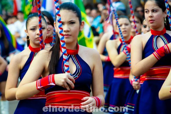 En un concurso estudiantil realizado en la ciudad de Ponta Porã eligieron a Miss Garota y Mister Garoto 2012