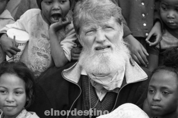 El padre Pedro Opeka fue propuesto en distintas oportunidades por Eslovenia, el Principado de Mónaco y Francia como candidato al Premio Nobel de la Paz. Por su obra es conocido popularmente como la Madre Teresa con pantalones, el Apóstol de la Basura y el Albañil de Dios. (Foto: Vatican News).