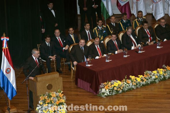 En representación de los ejecutivos departamentales, el gobernador de de Itapúa Luis Gneiting, afirmó que tienen como compromiso luchar contra la crisis económica. (Foto: Diego Lozano, enviado especial).