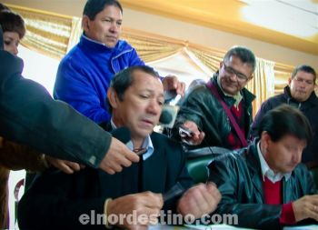 Lino Galeano (UNACE) resignó su vicepresidencia para contribuír a destrabar las negociaciones. Demostró grandeza de bien y fue felicitado por sus colegas por permitir la elección. (Foto: Diego Lozano).