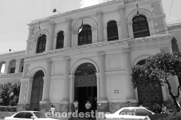 En todo Paraguay funcionan dieciséis modernas oficinas impositivas ubicadas en las principales cabeceras departamentales que están al servicio de los contribuyentes, de manera que los mismos puedan realizar todos los trámites que necesiten. (Foto: SET).