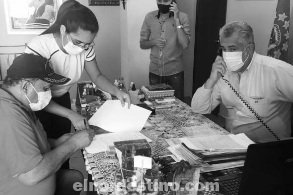 El intendente municipal de Pedro Juan Caballero José Carlos Acevedo destacó la labor que cumplen las dos agrupaciones de Bomberos Voluntarios que prestan su invalorable servicio en el distrito, demostrando una fuerte vocación de servicio, coraje, y solidaridad. (Foto: Fanpage de la Municipalidad de Pedro Juan Caballero).