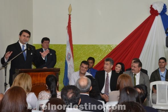 El Presidente de la Nación Federico Franco agradece a la empresa “El Lector” por su contribución en el Acto de Entrega de Bibliotecas a las instituciones educativas en el marco educativo y cultural “Paraguay Lee” realizo en la sede de Gobierno del Departamento de Amambay. (Foto: Lázaro González).