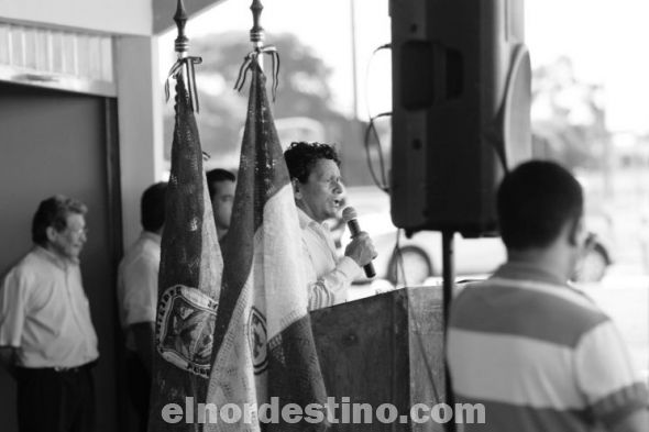 En representación de la Asociación de Unión de Trabajadores Autónomos hizo uso de la palabra el empresario Catalino Salinas, quien agradeció organismo europeo que proporcionó gran parte del dinero que costó la obra. (Foto: Diego Lozano).