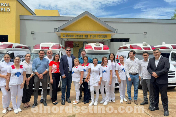 La actividad principal fue la entrega de diez ambulancias destinadas a mejorar la atención de emergencias en los seis distritos que componen Amambay: Pedro Juan Caballero, Bella Vista Norte, Capitán Bado, Zanja Pytã, Karapaí y Cerro Corá. (Foto: Dirección de Comunicaciones de la Gobernación de Amambay).