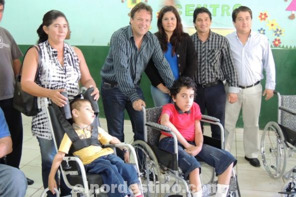 Treinta sillas de ruedas son entregadas por el Gobernador de Amambay al Centro Educativo y de Rehabilitación “Amor y Esperanza”