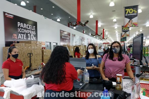 No sólo se exige el uso de tapabocas, sino que también el lavado de manos, para lo que Planet Outlet ha dispuesto cinco lavatorios para manos, provistos de agua, jabón y alcohol en gel, que también se puede encontrar en varios lugares del centro comercial. (Foto: Diego Lozano).