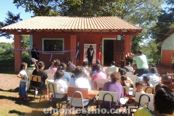 Gobernación de Amambay inaugura aula, baño diferenciado y entregan sillas en institución educativa de Romero Cué 