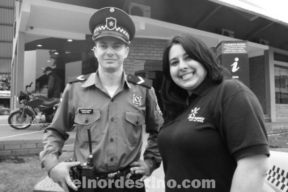 El suboficial ayudante Carlos Paiva de la Policía Urbana y Turística junto a la licenciada Zully Rossana Trinidad, jefa de la SENATUR Regional Amambay. (Foto: Diego Lozano).