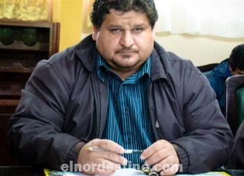 El aspecto del concejal Evelio Mereles (PLRA) no disimula su ansiedad por lograr convertirse en el nuevo Presidente de la Junta Departamental de la Gobernación del XIII Departamento de Amambay. (Foto: Diego Lozano).
