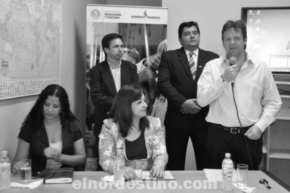 Ministra de Educación y gobernador de Amambay acompañan graduación de docentes de la Comunidad Indígena Itaguazú 