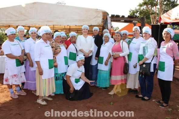 Para completar los servicios hacia la comunidad de Karapaí en este Día de Gobierno organizado por la Oficina Parlamentaria del diputado Juan Silvino “Juancho” Acosta, una gran cantidad de entidades públicas se hicieron presentes. (Foto: Gentileza).
