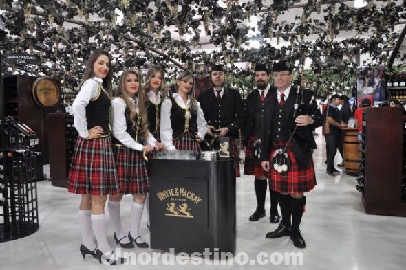 Festival Escocés en Shopping China con shows de gaitas con profesionales y las degustaciones del mejor Whisky de Escocia 