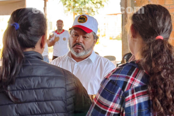 Obsesionado por la salud y el bienestar del prójimo, Bernardo viene realizando hace muchos años auxilios de toda clase a sectores desprotegidos de ambos lados de la frontera Ponta Porã/Pedro Juan Caballero. (Foto: Asesoría de Prensa de Universidad Central del Paraguay).