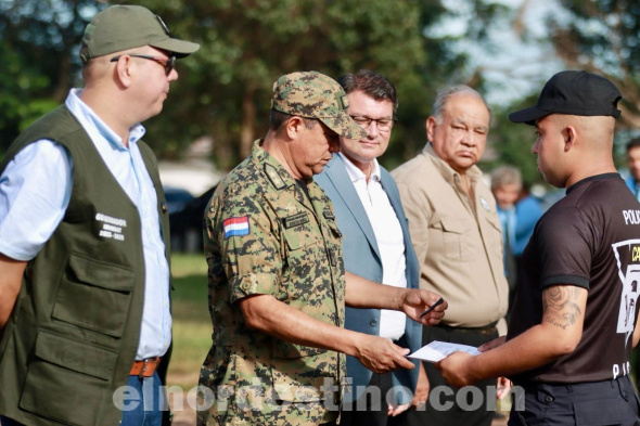 Egreso del Segundo Curso de Capacitación en Antidisturbios y Agentes Químicos con presencia del gobernador de Amambay