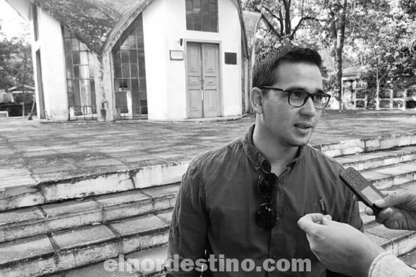 Ángelo Fernández forma parte de la Asociación Cultural de la Villa Real. Conoce bastante bien el cementerio local, teniendo en cuenta que la asociación realizó varios estudios y recorridos educativos en esta necrópolis. (Foto: Concepción al Día).