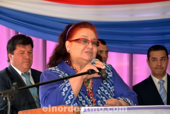 La propia Ministra de la Mujer Doña Gloria Rubín, acompañada de la Coordinadora General de la Oficina Técnica de Cooperación en Paraguay AECID Doña Cristina Aldana y el Presidente de la República Federico Franco inauguró oficialmente el “Centro Regional de las Mujeres”. (Foto: Lázaro González).