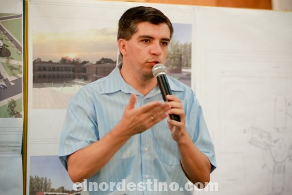 Básicamente, el Secretario General de la Municipalidad ingeniero Luís Amarilla inició el acto excusándose de no poder realizar la apertura de sobre del llamado a licitación por contratiempos con la Unidad de Contrataciones. Aguardaremos la fecha en que se realizará el trámite. (Foto: Diego Lozano).